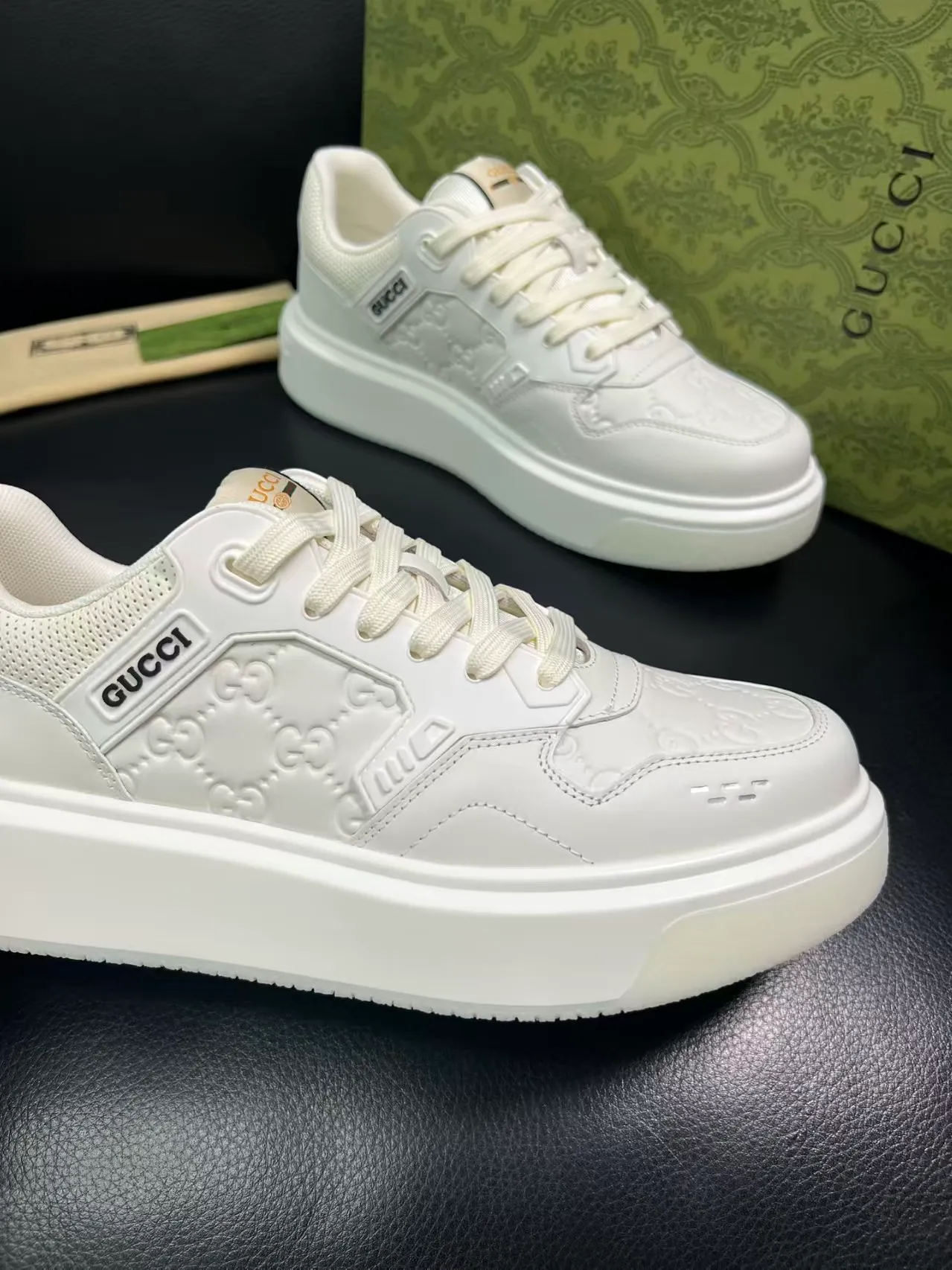 P460 new men's shoes GUCCI [Lightning] latest shoes are shipped. Original quality, fashionable, made of special materials, lining and mesh, brand new packaging. The foot feels super comfortable and the workmanship is impeccable Code number: 38-45 No. 058